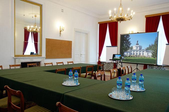 Hotel Butikowy Palac Jablonna Exteriör bild