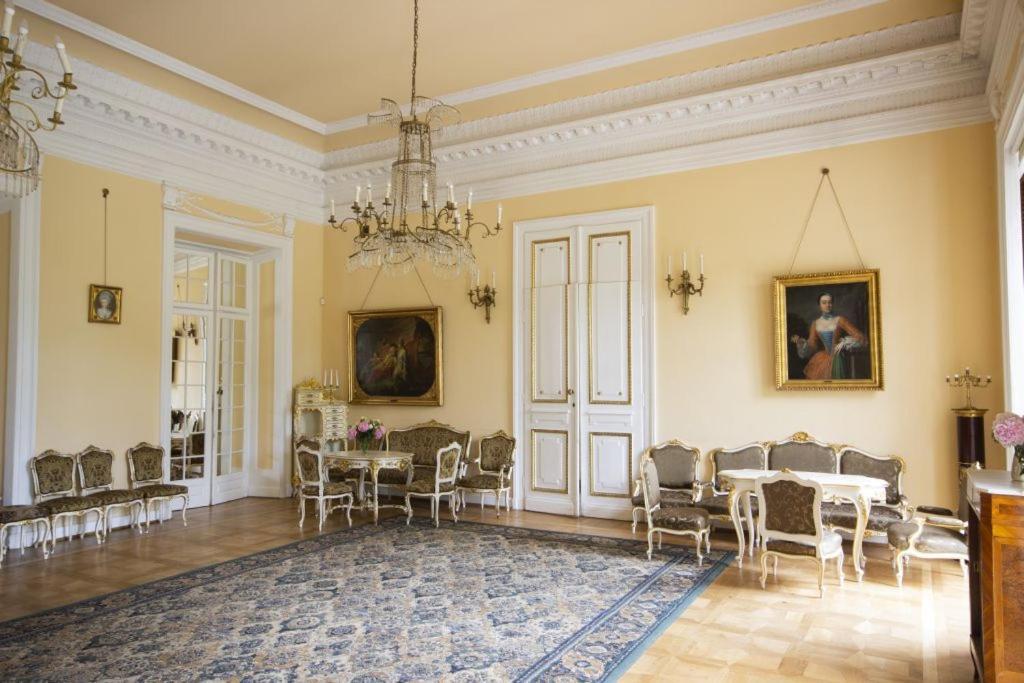 Hotel Butikowy Palac Jablonna Exteriör bild